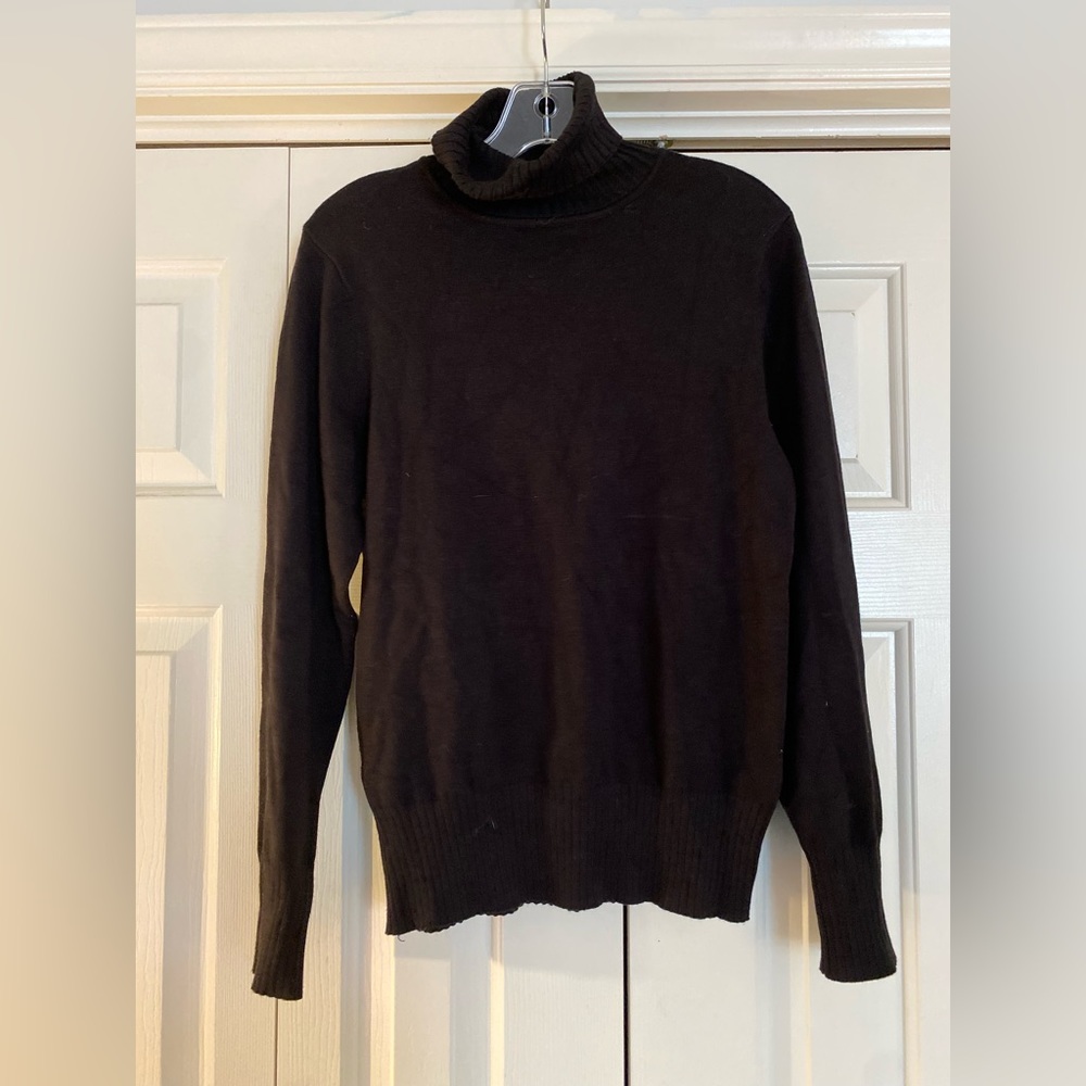 Time and Tru turtleneck sweater size M.